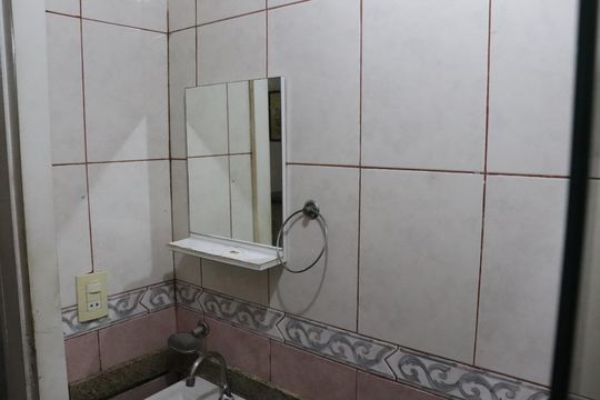 Banheiro de apartamento para alugar com 1 quarto, 30m² em Centro, Campos dos Goytacazes