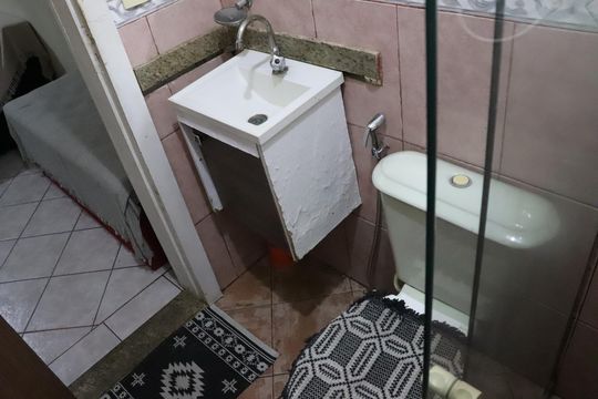 Banheiro de apartamento para alugar com 1 quarto, 30m² em Centro, Campos dos Goytacazes