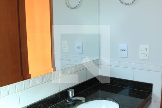 Banheiro de apartamento para alugar com 3 quartos, 87m² em Jardim Goiás, Goiânia