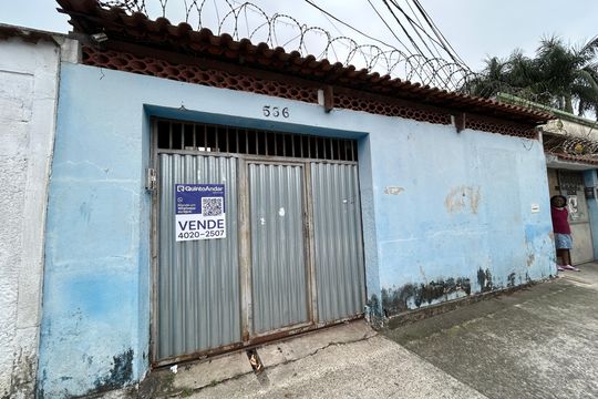 Fachada + placa de casa para alugar com 2 quartos, 90m² em Turiaçú, Rio de Janeiro