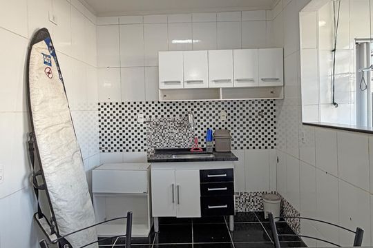 Cozinha e Área de Serviço de apartamento para alugar com 2 quartos, 60m² em Centro, São Vicente