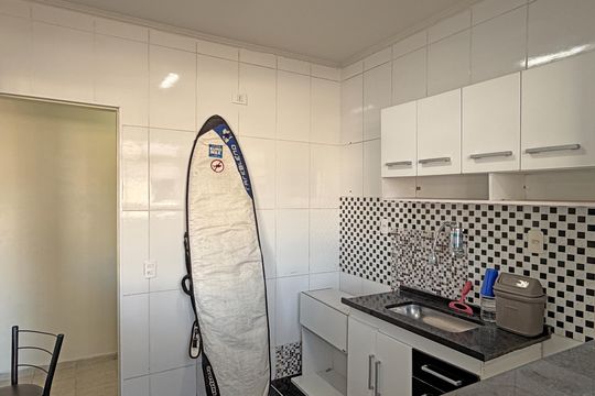 Cozinha e Área de Serviço de apartamento para alugar com 2 quartos, 60m² em Centro, São Vicente