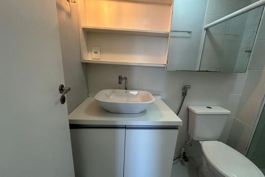 Banheiro de apartamento à venda com 2 quartos, 53m² em Jardim Belval, Barueri