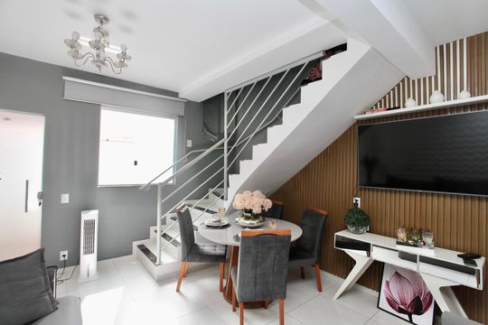 Sala de casa de condomínio à venda com 2 quartos, 80m² em Novo Progresso, Belo Horizonte