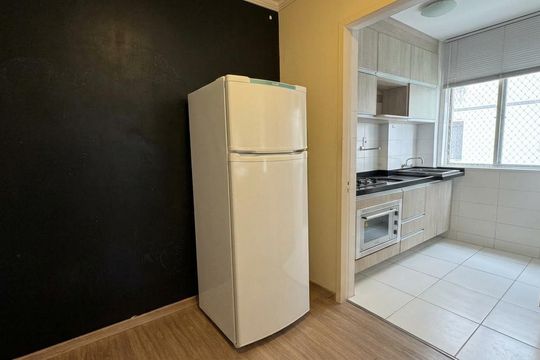 Cozinha de apartamento para alugar com 1 quarto, 32m² em Centro, Curitiba