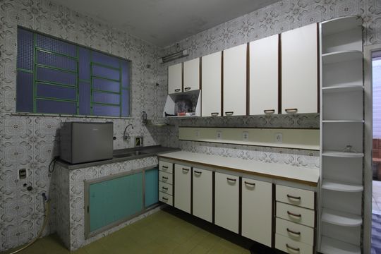 Cozinha de casa de condomínio para alugar com 3 quartos, 212m² em Jacarepaguá, Rio de Janeiro