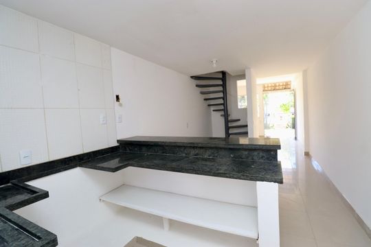 Cozinha de apartamento para alugar com 2 quartos, 90m² em Itapuã, Salvador