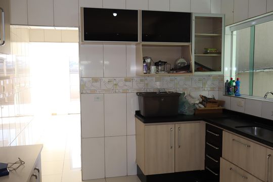 Cozinha de casa para alugar com 3 quartos, 280m² em Jardim Cotiana, São Paulo