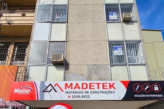 Fachada  de kitnet/studio para alugar com 1 quarto, 28m² em Menino Deus, Porto Alegre