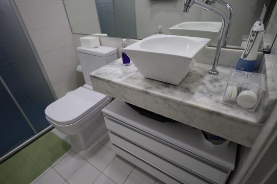 Banheiro de apartamento à venda com 2 quartos, 50m² em Centro, Osasco