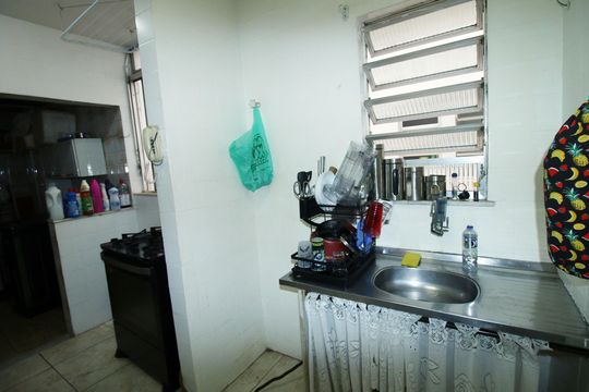 Cozinha de apartamento à venda com 2 quartos, 53m² em Olaria, Rio de Janeiro
