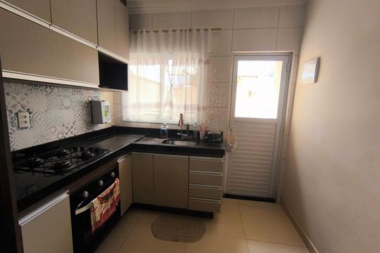 Cozinha de casa para alugar com 2 quartos, 48m² em Residencial Santa Giovana, Jundiaí