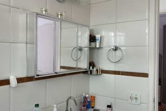 Banheiro de apartamento à venda com 2 quartos, 58m² em Helena Maria, Osasco