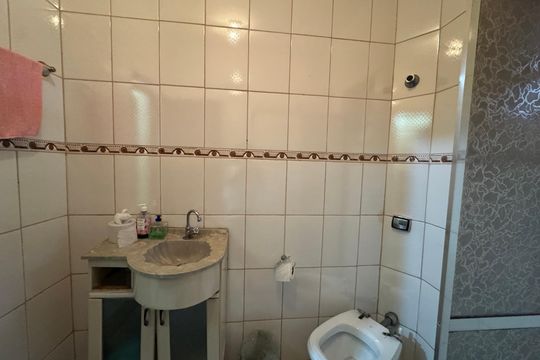 Banheiro 1 de casa à venda com 3 quartos, 186m² em Veloso, Osasco