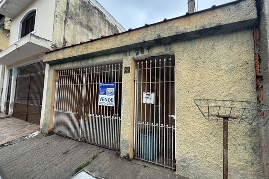 Fachada com PLACA GRANDE de casa à venda com 3 quartos, 186m² em Veloso, Osasco
