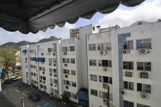 Sala - Vista de apartamento à venda com 2 quartos, 50m² em Jacarepaguá, Rio de Janeiro