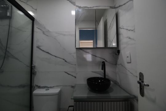 Banheiro de apartamento à venda com 2 quartos, 50m² em Jacarepaguá, Rio de Janeiro