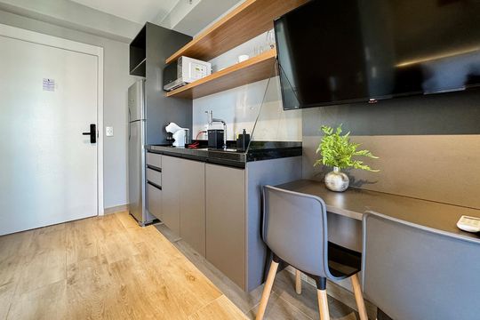 Cozinha de apartamento para alugar com 1 quarto, 22m² em Indianópolis, São Paulo
