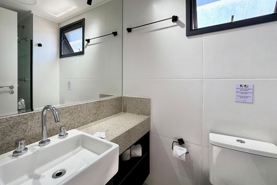 Banheiro de apartamento para alugar com 1 quarto, 22m² em Indianópolis, São Paulo