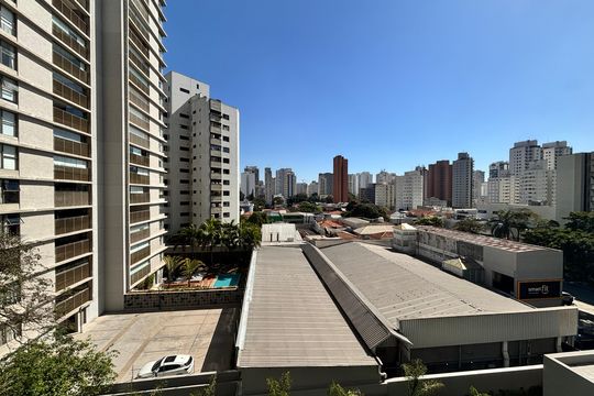 Vista de kitnet/studio para alugar com 1 quarto, 27m² em Indianópolis, São Paulo