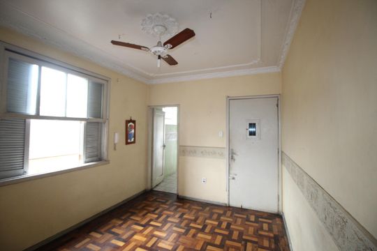 Sala de apartamento à venda com 2 quartos, 90m² em Passo D’areia, Porto Alegre