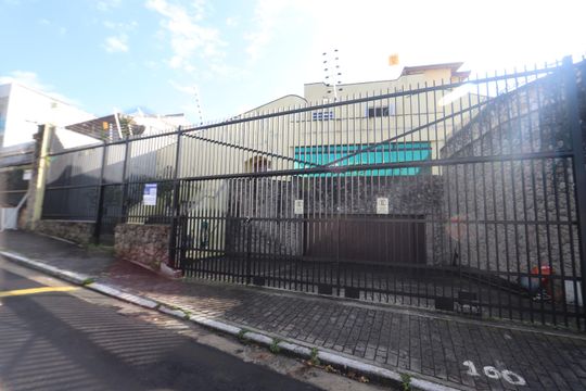 Fachada de casa à venda com 3 quartos, 630m² em Vila Ivone, São Paulo