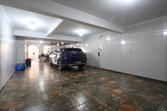Garagem de casa à venda com 3 quartos, 630m² em Vila Ivone, São Paulo
