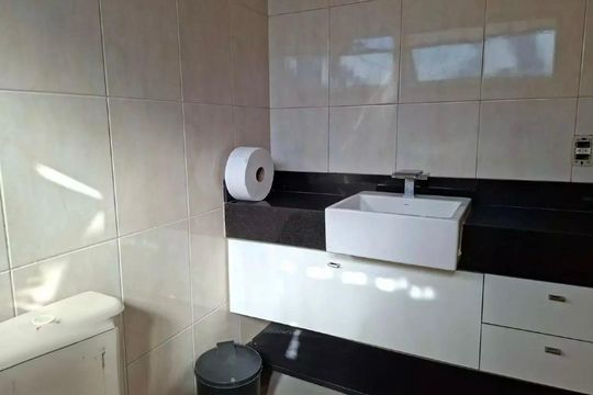 Banheiro de casa à venda com 3 quartos, 138m² em Vila Valparaíso, Santo André