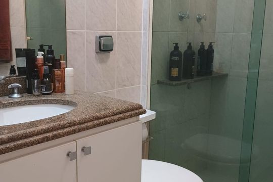 Banheiro de apartamento para alugar com 3 quartos, 84m² em Recreio dos Bandeirantes, Rio de Janeiro