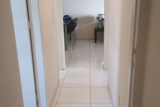 Corredor de apartamento para alugar com 3 quartos, 84m² em Recreio dos Bandeirantes, Rio de Janeiro