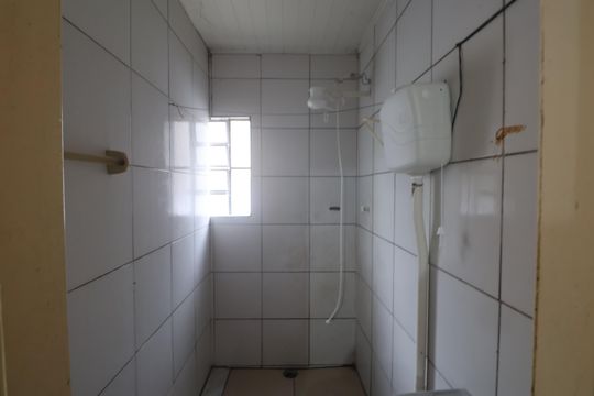 Banheiro de casa para alugar com 2 quartos, 50m² em Estância Velha, Canoas