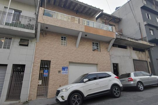 Fachada de casa à venda com 5 quartos, 230m² em Vila Romero, São Paulo