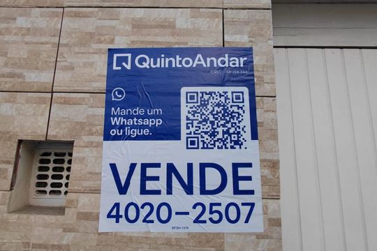 Fachada de casa à venda com 5 quartos, 230m² em Vila Romero, São Paulo