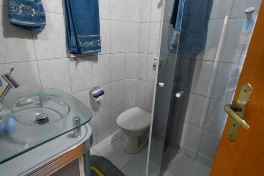 Banheiro 4 de casa à venda com 5 quartos, 230m² em Vila Romero, São Paulo