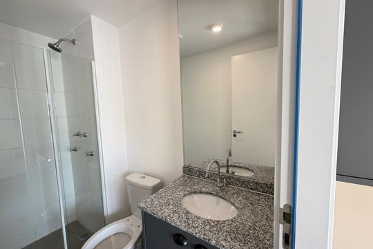 Banheiro de kitnet/studio para alugar com 1 quarto, 25m² em Belenzinho, São Paulo