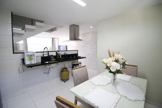Cozinha de casa de condomínio para alugar com 3 quartos, 160m² em Taquara, Rio de Janeiro