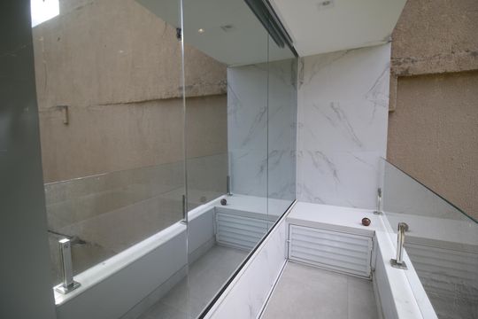 Varanda da suíte 3 de casa de condomínio para alugar com 3 quartos, 160m² em Taquara, Rio de Janeiro