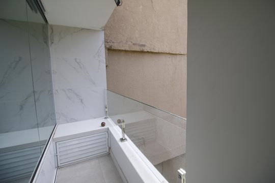 Varanda da suíte 3 de casa de condomínio para alugar com 3 quartos, 160m² em Taquara, Rio de Janeiro
