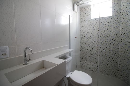 Banheiro da Suíte 2 de casa de condomínio para alugar com 3 quartos, 160m² em Taquara, Rio de Janeiro
