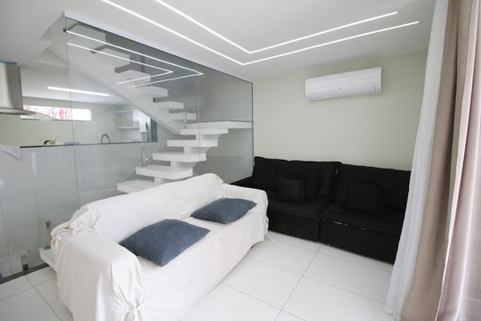 Sala de casa de condomínio para alugar com 3 quartos, 160m² em Taquara, Rio de Janeiro