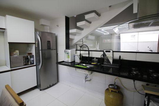 Cozinha de casa de condomínio para alugar com 3 quartos, 160m² em Taquara, Rio de Janeiro