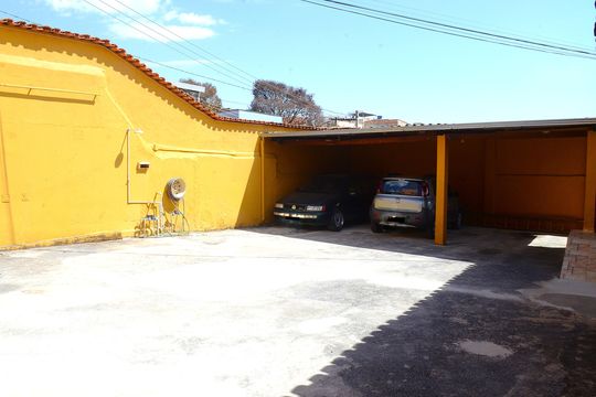 Garagem de casa para alugar com 2 quartos, 80m² em Goiânia, Belo Horizonte