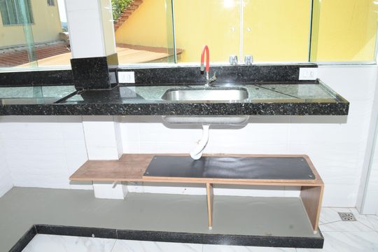 Cozinha de casa para alugar com 2 quartos, 80m² em Goiânia, Belo Horizonte