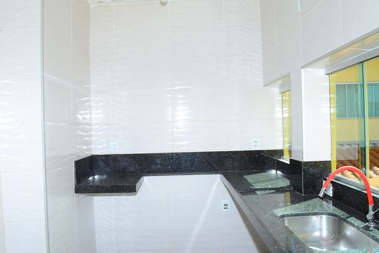 Cozinha de casa para alugar com 2 quartos, 80m² em Goiânia, Belo Horizonte