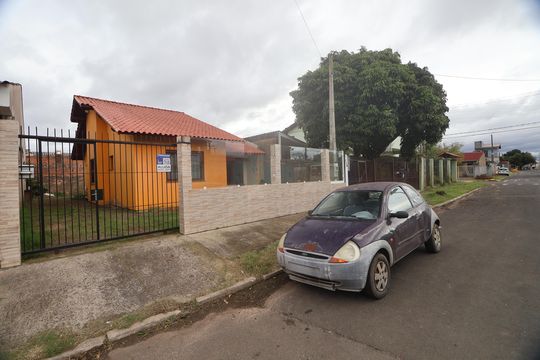 Fachada de casa para alugar com 3 quartos, 67m² em Harmonia, Canoas