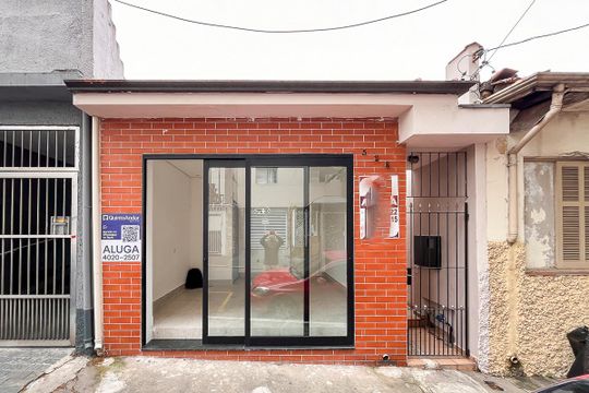 Fachada + plaquinha  de casa para alugar com 1 quarto, 90m² em Oswaldo Cruz, São Caetano do Sul