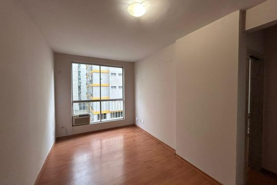 Sala de apartamento à venda com 1 quarto, 60m² em Icaraí, Niterói