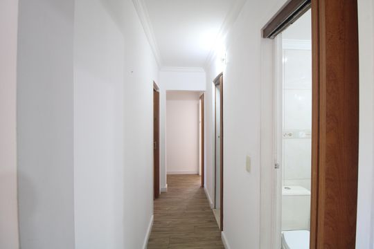 Corredor de apartamento para alugar com 3 quartos, 67m² em Jardim Taquaral, São Paulo