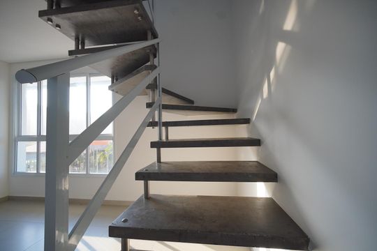 Escada de Acesso a Cobertura de apartamento para alugar com 3 quartos, 200m² em Ingleses Norte, Florianópolis