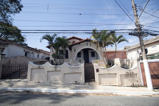 Fachada  de casa à venda com 2 quartos, 600m² em Vila Irmaos Arnoni, São Paulo